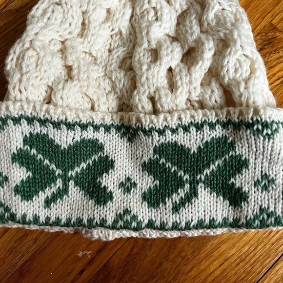 Hand knit wool hat - Picture 4 of 4